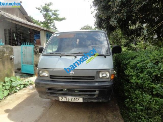 Bán ô tô Toyota Hiace đời 1997, màu xám, nhập khẩu nguyên chiếc, giá chỉ 90 triệu