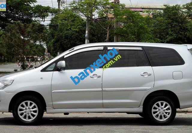 Xe Toyota Innova 2.0E 2012