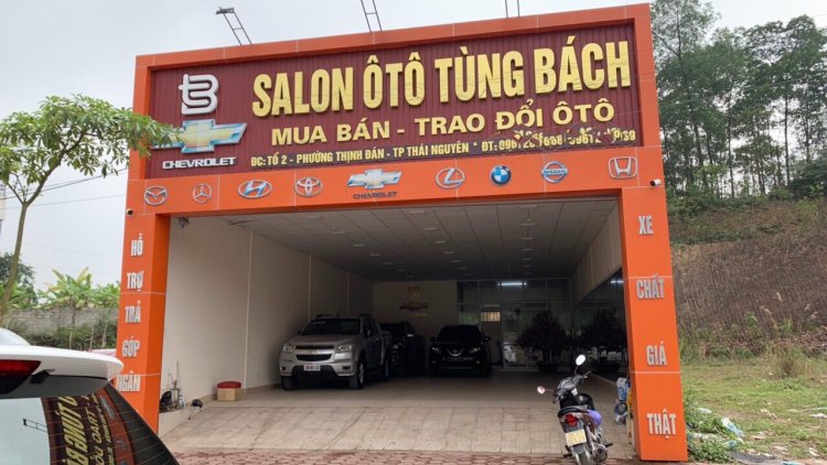 Salon ôtô Tùng Bách