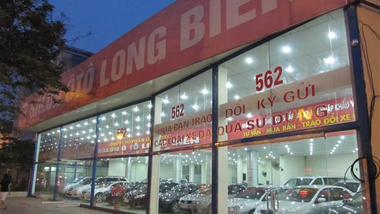 Salon Ô Tô Long Biên