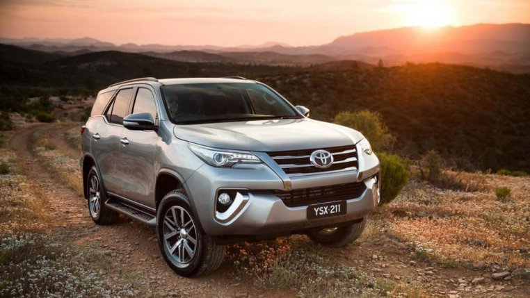 Đánh giá xe Toyota Fortuner 2016-2017: Cả gia đình vi vu off-road Đánh giá xe Toyota Fortuner 2016-2017: Cả gia đình vi vu off-road