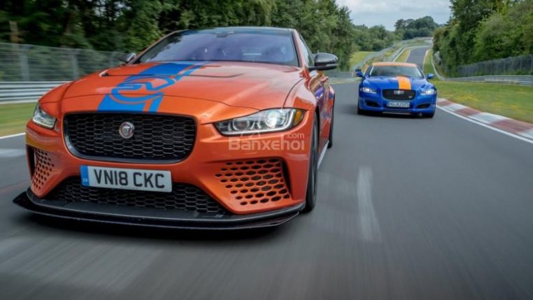 Siêu sedan XE SV Project 8 tham gia đội xe Ring taxi của Jaguar