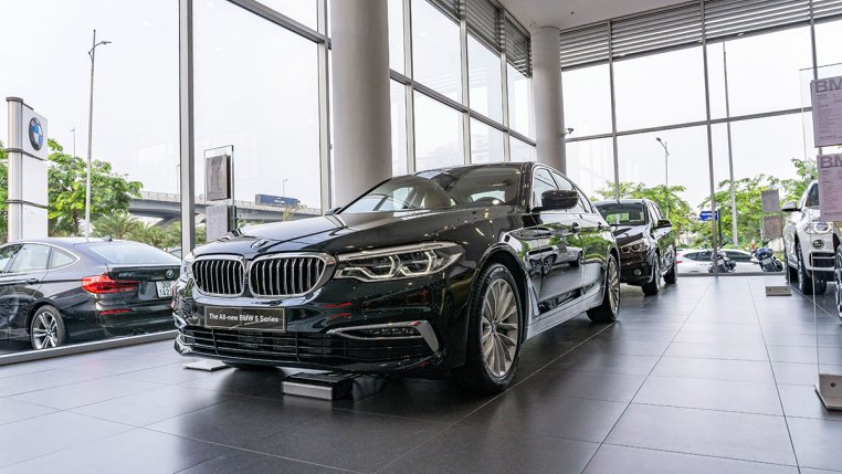  Revisión del automóvil BMW 0i ¿Qué hay para convencer a los clientes de elegir?