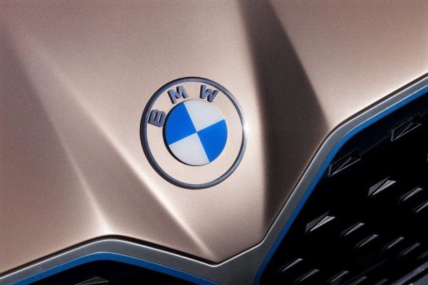 Sau Kia, BMW đổi logo mới