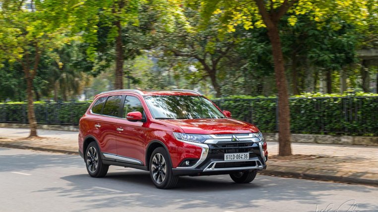 Đánh giá xe Mitsubishi Outlander 2.0 CVT Premium 2020