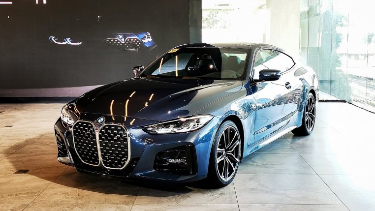 Dưới 2 tỷ chọn MercedesBenz C 200 Exclusive hay BMW 320i Sport Line   Đánh giá