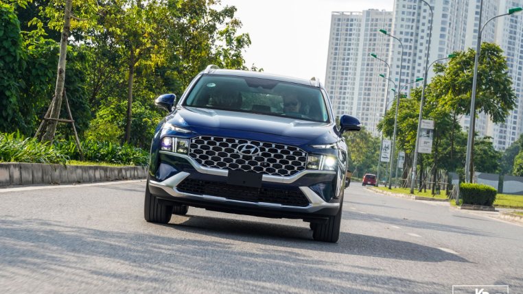 Đánh giá xe Hyundai Santa Fe 2021: Ngập tràn tiện nghi, lái có “phê” hơn Sorento?