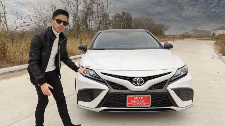 Người Việt đánh giá chi tiết Toyota Camry 2021 sắp về Việt Nam: Thể thao, tiện nghi hơn