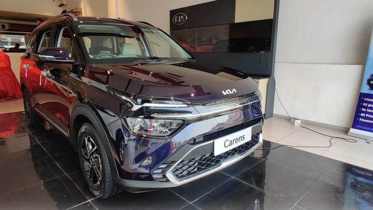 Read more about the article Kia Carens 2022 chuẩn bị ra mắt, lượng đơn đặt hàng trong ngày đầu tiên vượt Sonet và Seltos