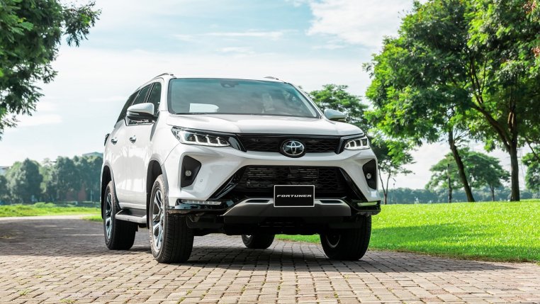 Read more about the article Toyota Fortuner 2022 trình làng, thêm trang bị, giá khởi điểm 1,015 tỷ đồng