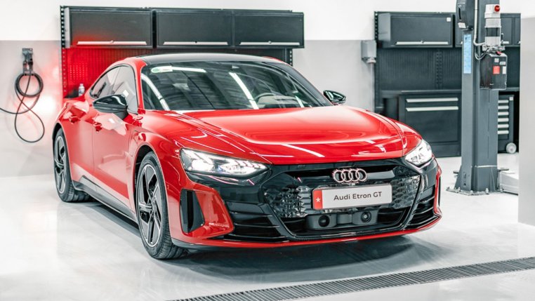 Read more about the article Audi e-tron GT ‘chốt’ giá từ 5,2 tỷ đồng, phá vỡ thế độc tôn của Porsche Taycan tại Việt Nam