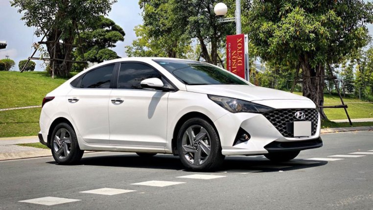 Mua sedan B cũ đời 2021, chọn Hyundai Accent rộng rãi hay Mazda 2 máy khỏe?