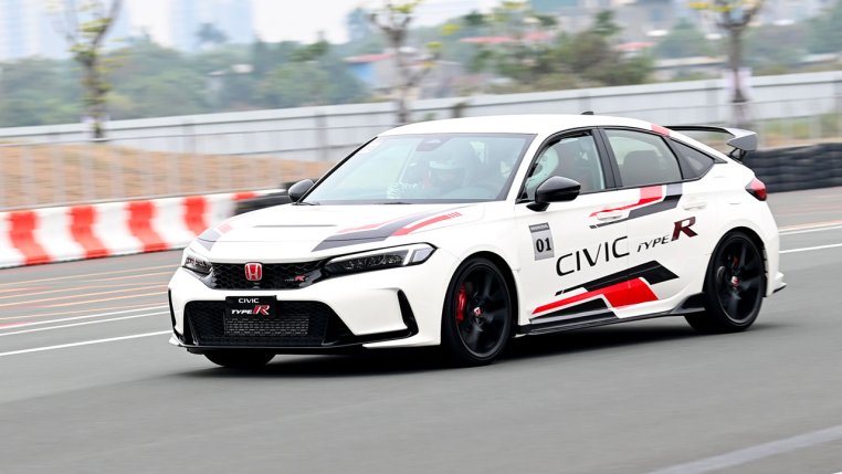 Read more about the article Honda Civic Type R 2023 chốt giá 2,4 tỷ đồng tại Việt Nam