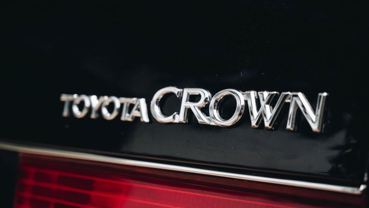Read more about the article Toyota Crown sức hút từ những giá trị ‘hoài cổ’