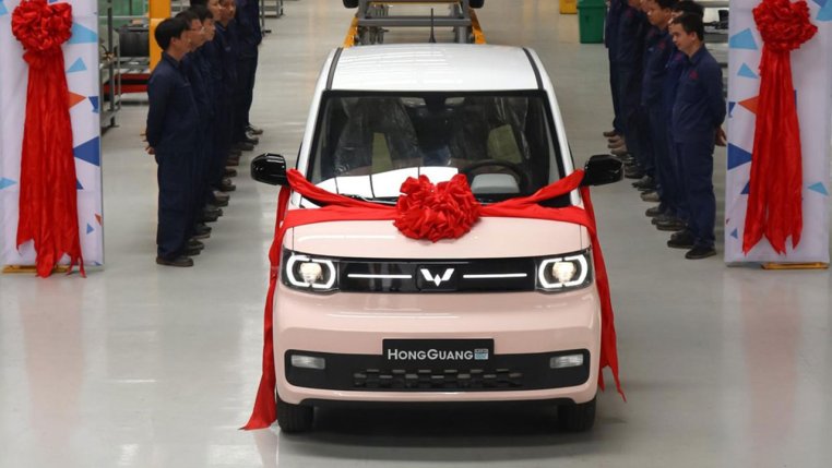Read more about the article Xe điện Wuling HongGuang Mini EV vừa xuất xưởng tại Việt Nam có giá bao nhiêu?