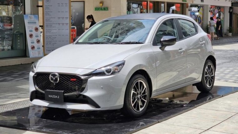 Read more about the article Mazda2 facelift lộ ảnh đăng kiểm, bản cũ ‘xả hàng’ chỉ còn 415 triệu tại đại lý