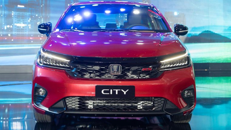 Read more about the article Honda City 2023 vừa ra mắt đã giảm giá sâu tại đại lý, quyết ‘đòi vương miện’ từ Toyota Vios