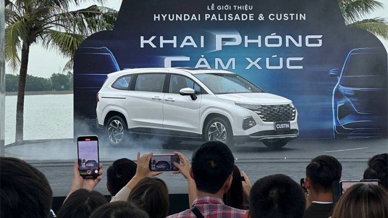Read more about the article Hyundai custin 2023 ra mắt, có 2 lựa chọn về động cơ, giá khởi điểm chỉ từ 850 triệu đồng