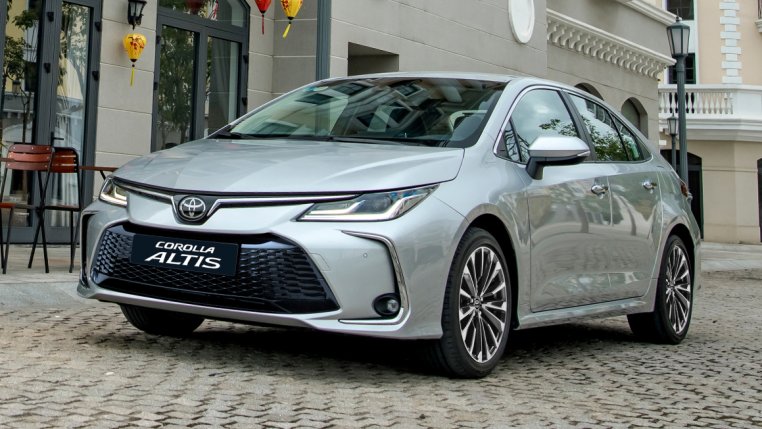 Read more about the article Toyota Corolla Altis nâng cấp ra mắt Việt Nam, giá từ 725 triệu đồng, có trang bị độc nhất phân khúc