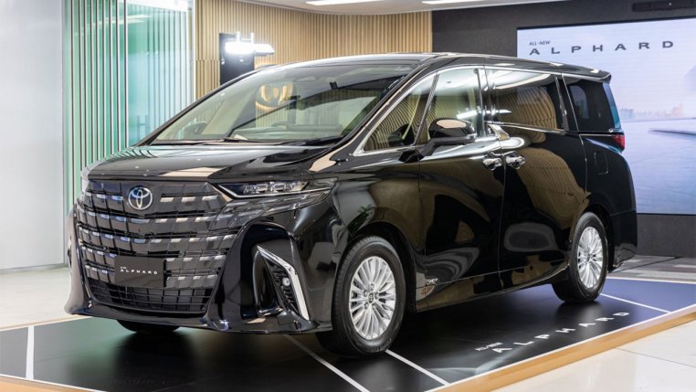 Read more about the article ‘Chuyên cơ mặt đất’ Toyota Alphard 2024 hẹn giờ ra mắt tháng 11, giá dự kiến có thể chạm ngưỡng 4,5 tỷ đồng