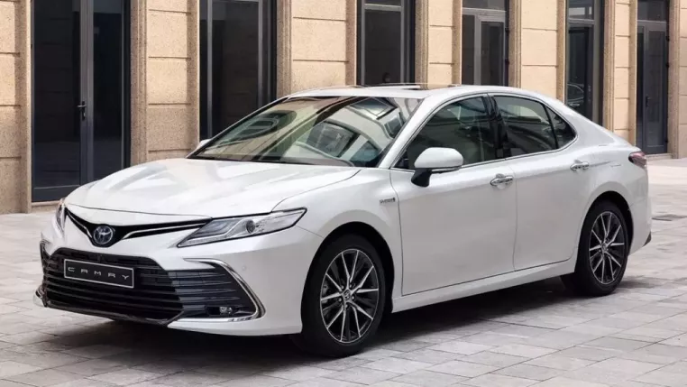 Read more about the article Toyota Camry giảm nhiệt, doanh số KIA K5 và Honda Accord bật tăng