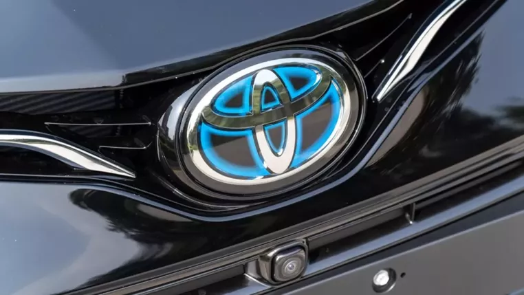 Read more about the article Toyota âm thầm thay đổi logo nhận diện trên xe hybrid