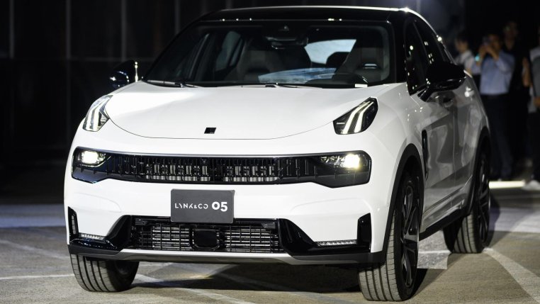 Lynk & Co 05 tại Việt Nam có giá 1,599 tỷ đồng, nhiều trang bị ngang ...
