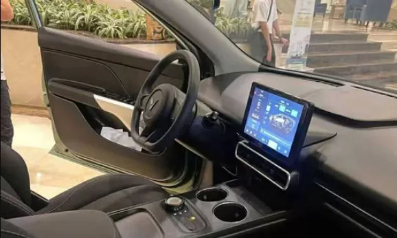 Nội thất VinFast Limo Green thực tế lộ diện: Thiết kế một chạm, tối ...