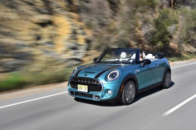 Mini Cooper Convertible sẽ xuất hiện trong BMW World Vietnam 2016.