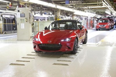 2015: Năm tài chính đầy thăng hoa của Mazda.