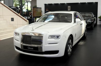 KYOSHO 118 ROLLSROYCE GHOST EWB