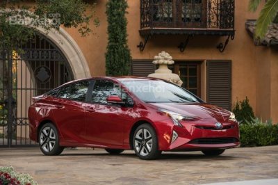 Toyota Prius 2017 có giá khởi điểm 25.550 USD tại Mỹ.