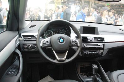 Soi chi tiết BMW X1 sDrive18i giá 1,7 tỷ Đồng tại Việt Nam a9