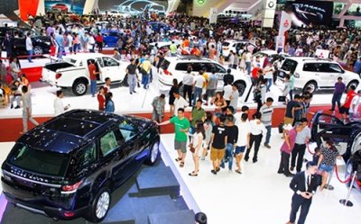 Sau quy định thuế mới, lượng ô tô rẻ về Việt Nam ngày càng nhiều Sau quy định thuế mới, lượng ô tô rẻ về Việt Nam ngày càng nhiều.