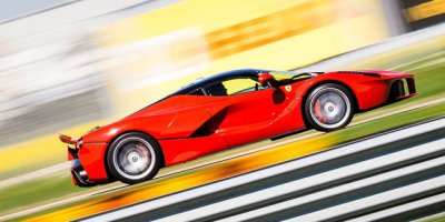Cận cảnh chiếc Ferrari LaFerrari duy nhất được sản xuất thêm Cận cảnh chiếc Ferrari LaFerrari duy nhất được sản xuất thêm.