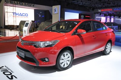 Sau khi giảm giá nhờ chính sách thuế mới thì giá bán của Toyota Vios tại Việt Nam vẫn cao hơn nhiều so với các nước trong khu vực Sau khi giảm giá nhờ chính sách thuế mới thì giá bán của Toyota Vios tại Việt Nam vẫn cao hơn nhiều so với các nước trong khu vực.