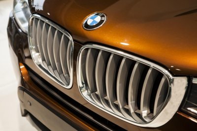 Lưới tản nhiệt của BMW X3 đặc trưng của BMW mạ crom sáng bóng Lưới tản nhiệt của BMW X3 đặc trưng của BMW mạ crom sáng bóng.