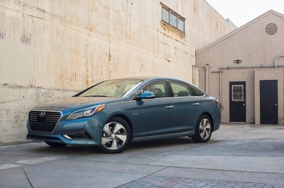 Hyundai Sonata Plug-in Hybrid 2017 có giá khởi điểm 35.435 USD Hyundai Sonata Plug-in Hybrid 2017 có giá khởi điểm 35.435 USD