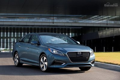 Hyundai Sonata Plug-in Hybrid 2017 tiêu thụ bình quân 2,4 lít/100 km khi vận hành tại chế độ điện Hyundai Sonata Plug-in Hybrid 2017 tiêu thụ bình quân 2,4 lít/100 km khi vận hành tại chế độ điện
