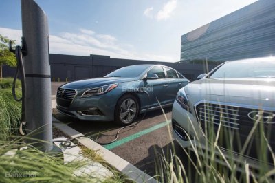 Hyundai Sonata Plug-in Hybrid 2017 có giá khởi điểm 35.435 USD 3 Hyundai Sonata Plug-in Hybrid 2017 có giá khởi điểm 35.435 USD 3
