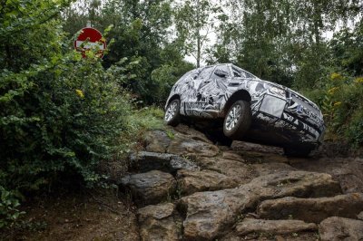 Cận cảnh Land Rover Discovery 2017 trước ngày ra mắt triển lãm Paris 9 Cận cảnh Land Rover Discovery 2017 trước ngày ra mắt triển lãm Paris a9