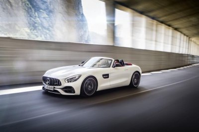 Bộ đôi Mercedes-AMG GT và GT C Roadster chính thức ra mắt 13 Bộ đôi Mercedes-AMG GT và GT C Roadster chính thức ra mắt a13
