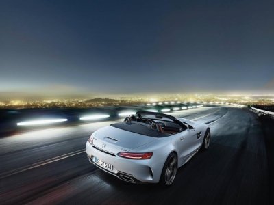 Bộ đôi Mercedes-AMG GT và GT C Roadster chính thức ra mắt 16 Bộ đôi Mercedes-AMG GT và GT C Roadster chính thức ra mắt a16