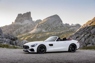 Bộ đôi Mercedes-AMG GT và GT C Roadster chính thức ra mắt 12 Bộ đôi Mercedes-AMG GT và GT C Roadster chính thức ra mắt a12