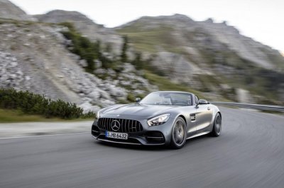 Bộ đôi Mercedes-AMG GT và GT C Roadster chính thức ra mắt 4 Bộ đôi Mercedes-AMG GT và GT C Roadster chính thức ra mắt a4
