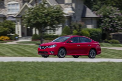 Nissan Sentra SR Turbo 2017 mạnh mẽ hơn với công suất 188 mã lực 6 Nissan Sentra SR Turbo 2017 mạnh mẽ hơn với công suất 188 mã lực a6