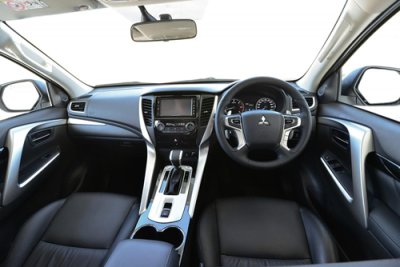 Thiết kế nội thất của Mitsubishi Pajero Sport 2016 khá đơn giản và gọn gàng Thiết kế nội thất của Mitsubishi Pajero Sport 2016 khá đơn giản và gọn gàng.