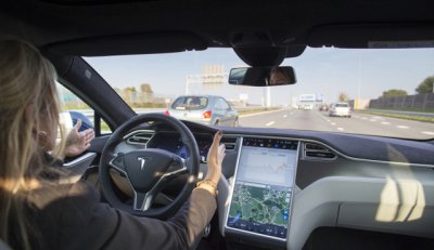 Tesla bị đối tác cũ tố kinh doanh không an toàn Tesla bị đối tác cũ tố kinh doanh không an toàn.
