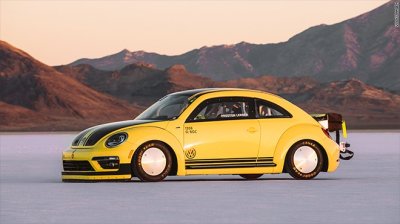 Chiêm ngưỡng Volkswagen Beetle rú ga, phá kỉ lục tốc độ 330 km/h Chiêm ngưỡng Volkswagen Beetle rú ga, phá kỉ lục tốc độ 330 km/h.