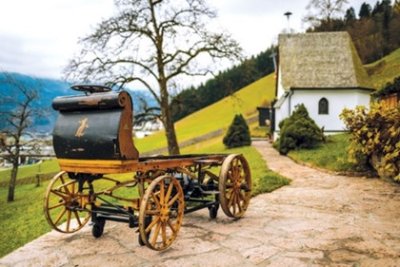 Bất ngờ với chiếc Porsche chạy điện đầu tiên trên thế giới Bất ngờ với chiếc Porsche chạy điện đầu tiên trên thế giới 5